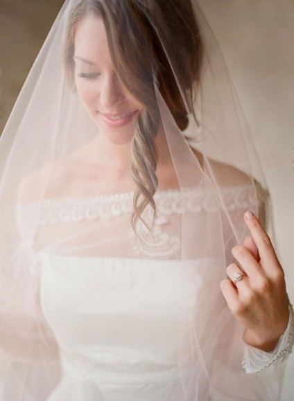 Captivated by the Fluffy Tulle and Organza Dresses: The Adorable Designs of "Chaviano Couture"!にて紹介している画像
