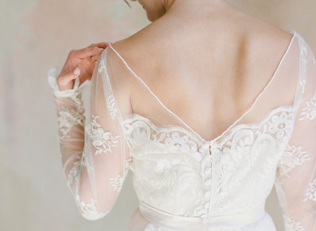 Captivated by the Fluffy Tulle and Organza Dresses: The Adorable Designs of "Chaviano Couture"!にて紹介している画像