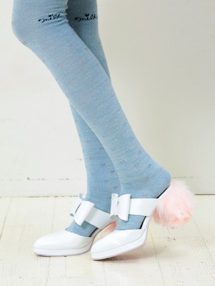 Fall/Winter Weddings: Become an Adorable Bunny Bride with Furry Shoes! 💖✨にて紹介している画像