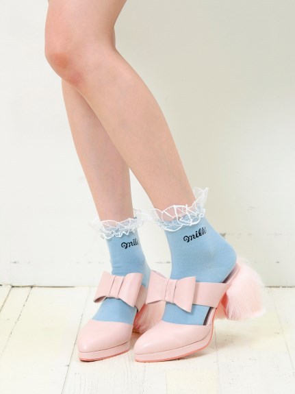 Fall/Winter Weddings: Become an Adorable Bunny Bride with Furry Shoes! 💖✨にて紹介している画像