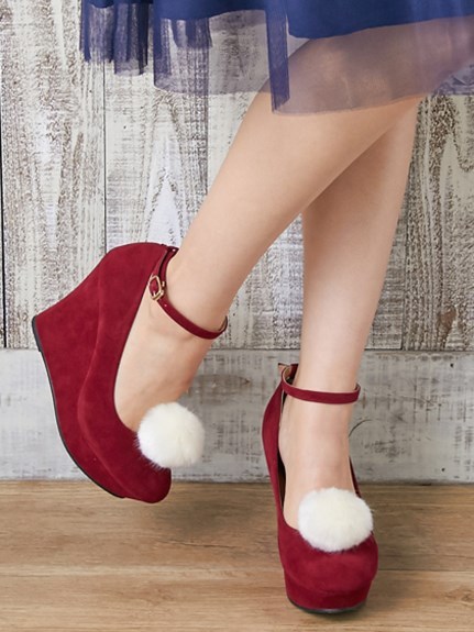 Fall/Winter Weddings: Become an Adorable Bunny Bride with Furry Shoes! 💖✨にて紹介している画像