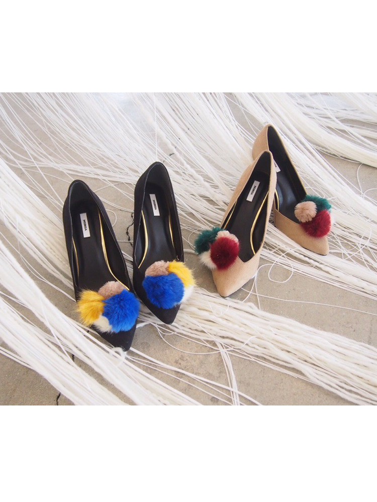 Fall/Winter Weddings: Become an Adorable Bunny Bride with Furry Shoes! 💖✨にて紹介している画像