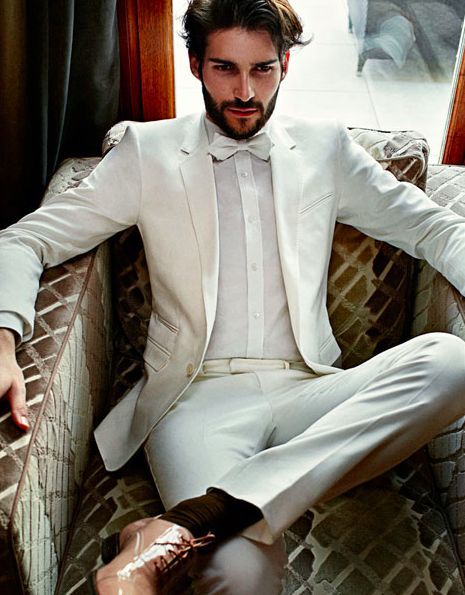 Essential Groom Fashion: A Comprehensive Guide to Ties that Enhance His Handsomeness♩にて紹介している画像