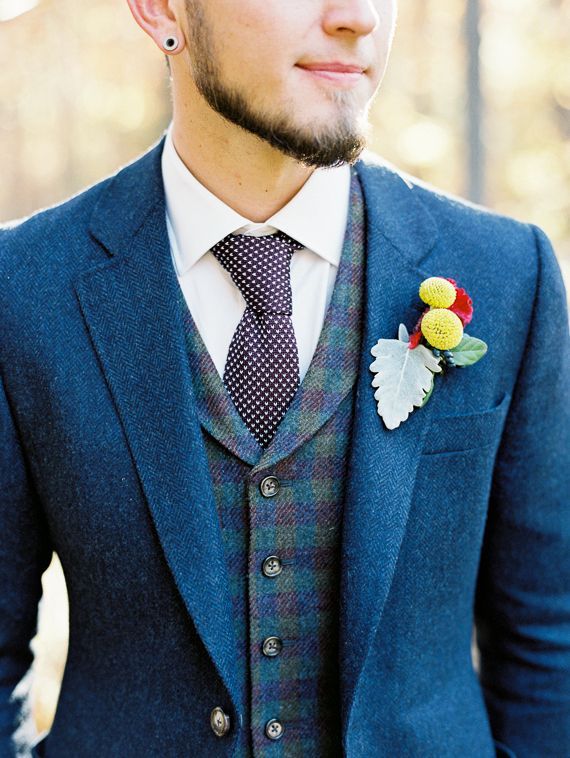Essential Groom Fashion: A Comprehensive Guide to Ties that Enhance His Handsomeness♩にて紹介している画像