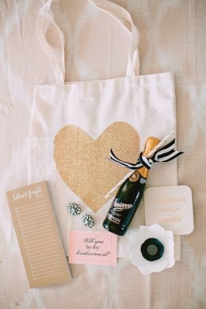 "Adorable Ideas for Asking Your Friends to Be Your Bridesmaids♡"にて紹介している画像