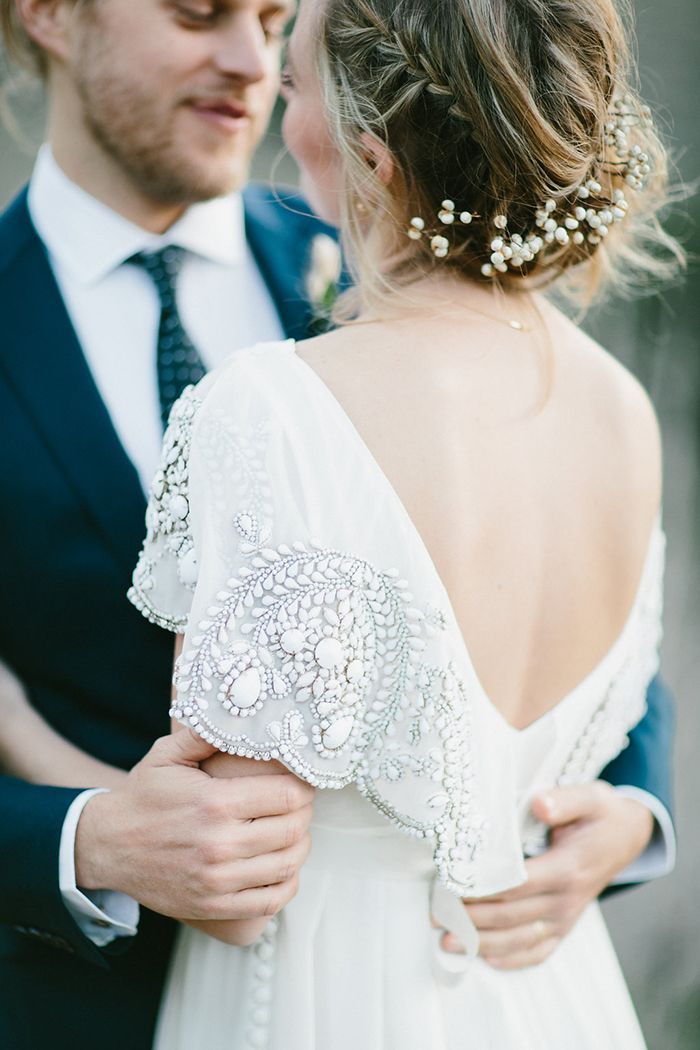 "Renewing Our Vows: Celebrating X Years of Marriage and Recommitting to Eternal Love as a Family"にて紹介している画像