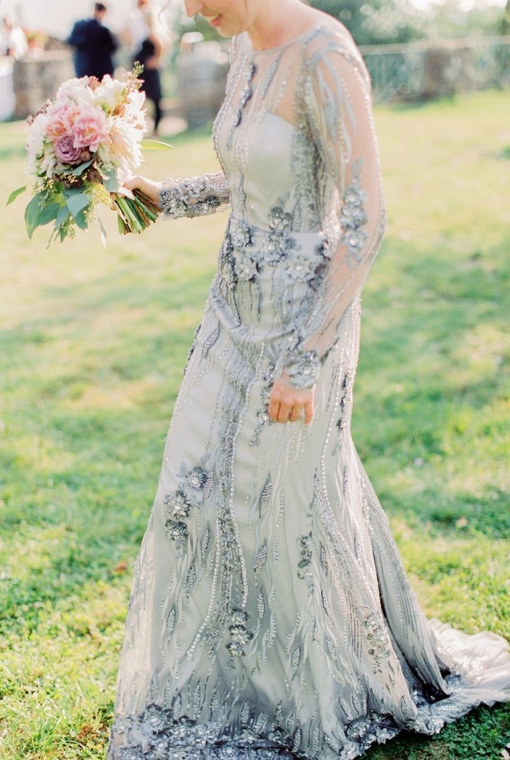 Have You Worn It? An Overview of the Allure of Sparkling Silver-Colored Wedding Dresses for a Stunning Change of Outfit＊にて紹介している画像