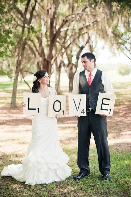 We've Gathered Adorable Wedding Photos Featuring "LOVE" Letters ♡にて紹介している画像