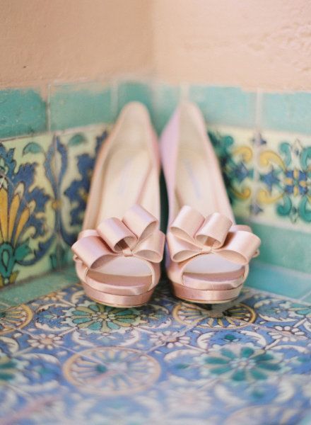 "Bridal Fashion Starts from the Feet: Discovering the Adorable Wedding Shoes from the Dream Brand 'Vera Wang' ♡"にて紹介している画像