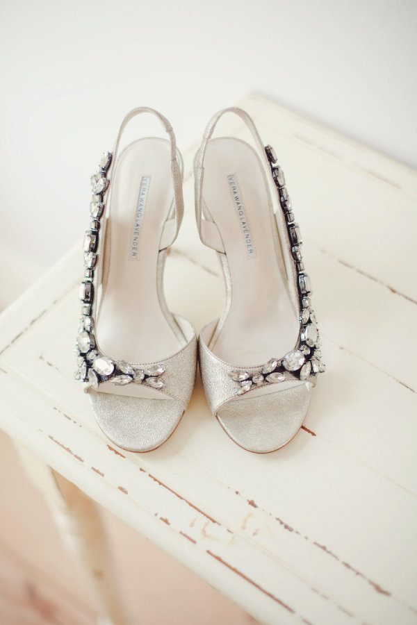 "Bridal Fashion Starts from the Feet: Discovering the Adorable Wedding Shoes from the Dream Brand 'Vera Wang' ♡"にて紹介している画像