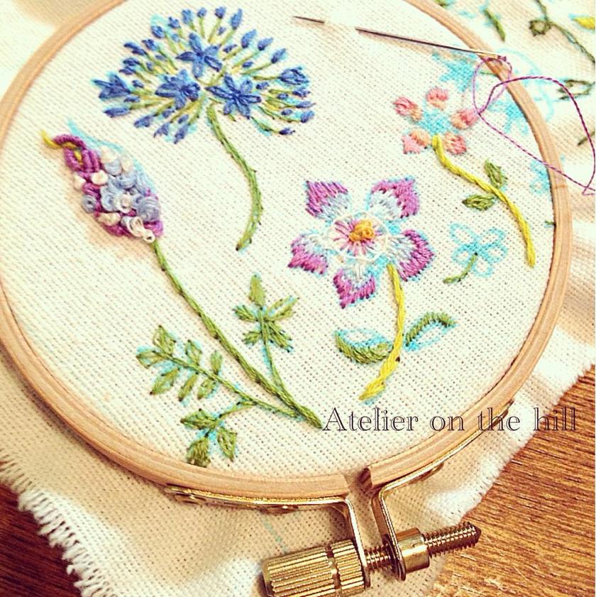 Delicate Flowers Abound: Falling in Love with Embroidery Items from 'Atelier on the Hill' ♡にて紹介している画像