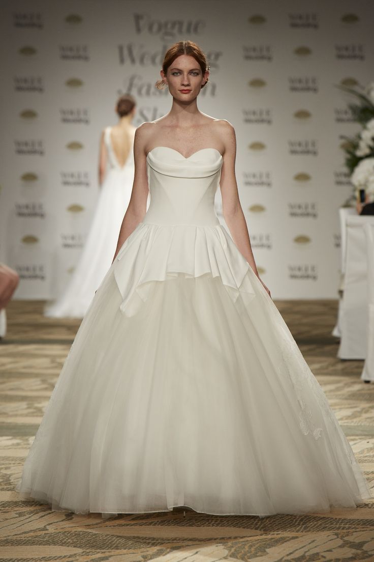 A Dreamy and Luxurious Experience: Latest Fashion Show Report from VOGUE Wedding ♡にて紹介している画像