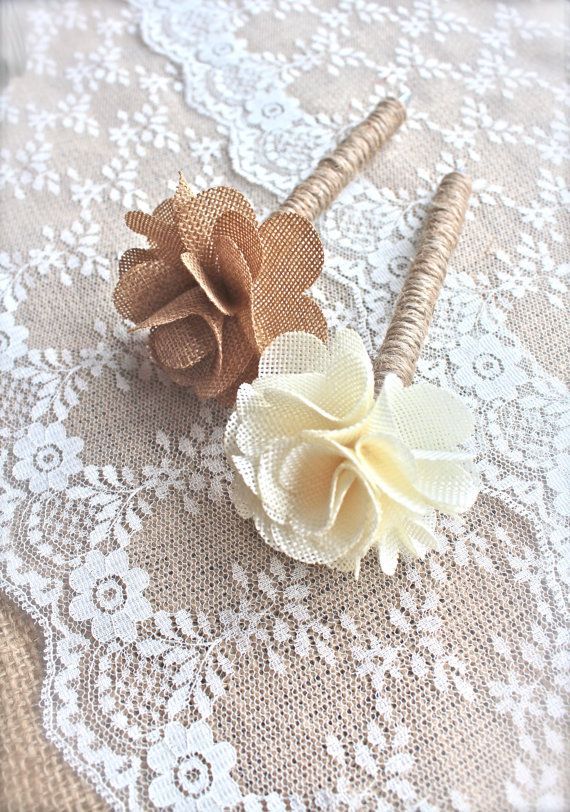 "Discovered on Instagram ♩ A Collection of Adorable 'Reception Pen Stands' That Stylish Brides Can't Resist! ♡"にて紹介している画像