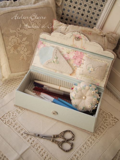 ポーセラーツと並んで人気♩アレンジ自在の『カルトナージュ』で作る結婚式小物まとめ＊にて紹介している画像