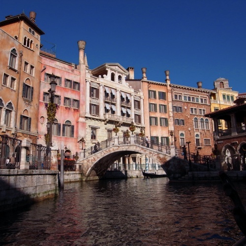 A Special Feature on Spots at TDR that Bring Happiness: Perfect Places to Visit with Your Beloved Husband ♡にて紹介している画像