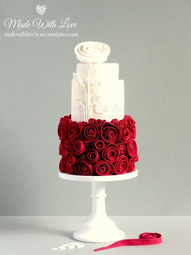 Absolutely Adorable Combinations: Bright Red Roses and Pristine White Wedding Cake Ideas♡にて紹介している画像