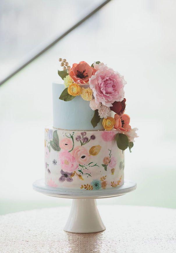 Not Just Fresh Flowers: A Special Feature on Flower-Filled Wedding Cake Designs Created with Paint ♩にて紹介している画像
