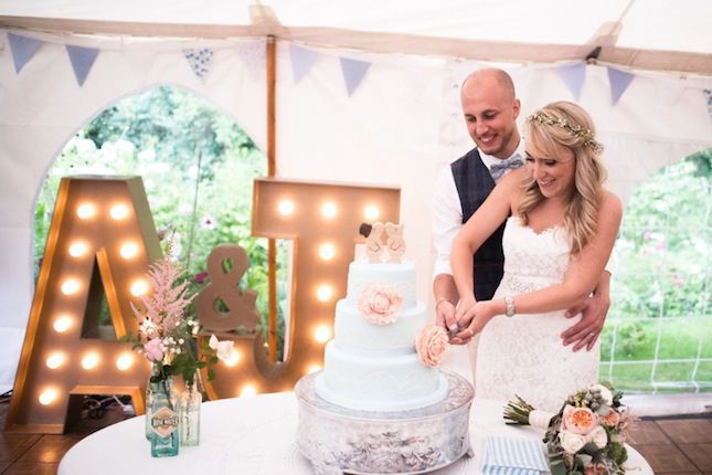 Where and How to Display? A Cute Guide to Decorating with the Popular Shiny Item 'Marquee Light' ♡にて紹介している画像