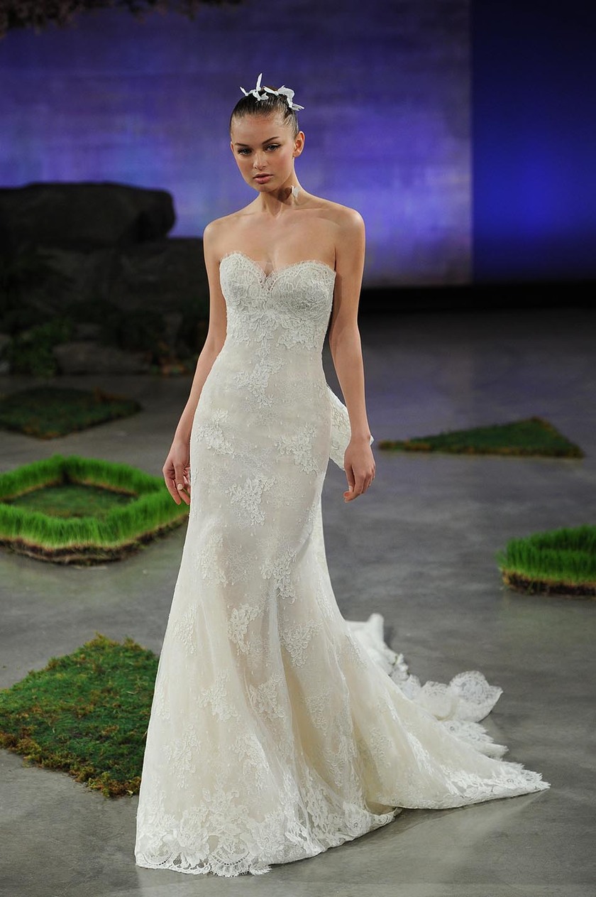 蝶と花がコンセプト♡『イネス・ディ・サント』のウェディングドレス2016春コレクション＊にて紹介している画像