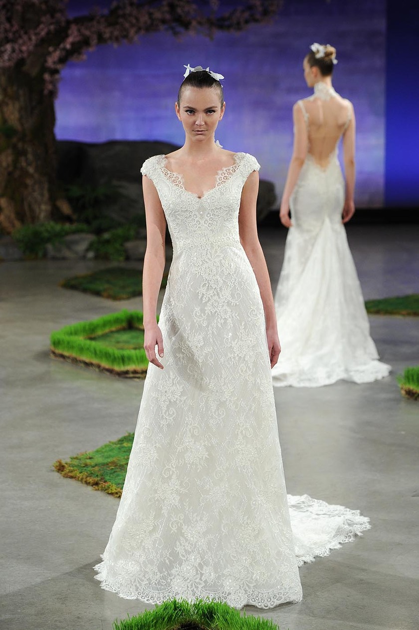 蝶と花がコンセプト♡『イネス・ディ・サント』のウェディングドレス2016春コレクション＊にて紹介している画像