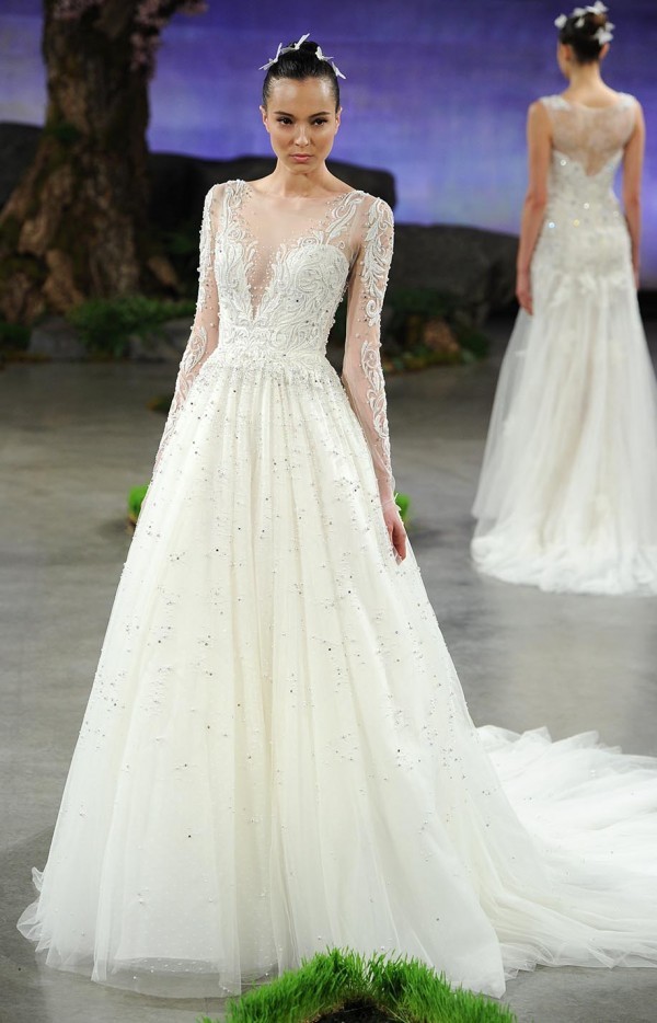 蝶と花がコンセプト♡『イネス・ディ・サント』のウェディングドレス2016春コレクション＊にて紹介している画像