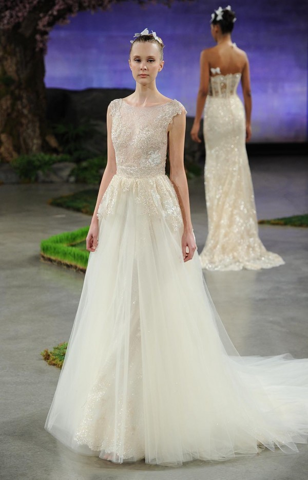 蝶と花がコンセプト♡『イネス・ディ・サント』のウェディングドレス2016春コレクション＊にて紹介している画像