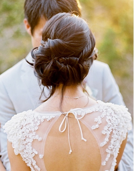 The Cutest Bride Hairstyles♡! 10 Loose and Romantic Updo Ideas with a Touch of International Flair♩にて紹介している画像