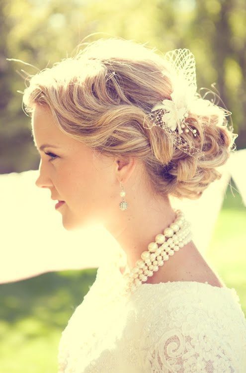 The Cutest Bride Hairstyles♡! 10 Loose and Romantic Updo Ideas with a Touch of International Flair♩にて紹介している画像