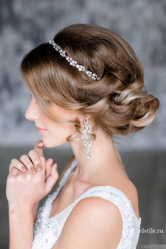 The Cutest Bride Hairstyles♡! 10 Loose and Romantic Updo Ideas with a Touch of International Flair♩にて紹介している画像