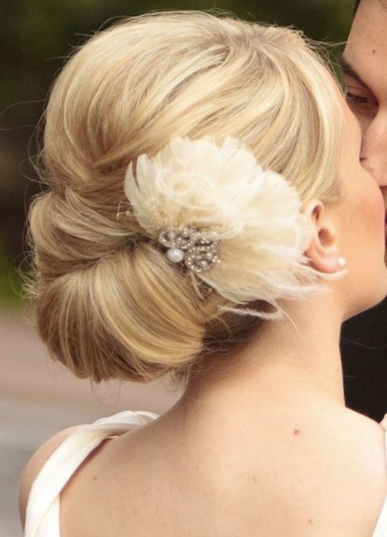The Cutest Bride Hairstyles♡! 10 Loose and Romantic Updo Ideas with a Touch of International Flair♩にて紹介している画像