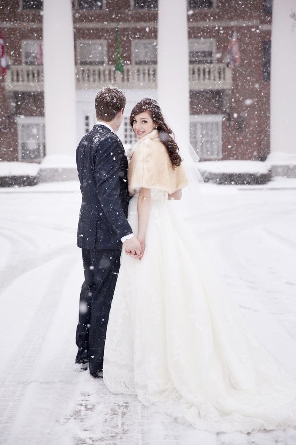 "Snowy Romance: A Collection of Heartwarming Snow Wedding Photos"にて紹介している画像