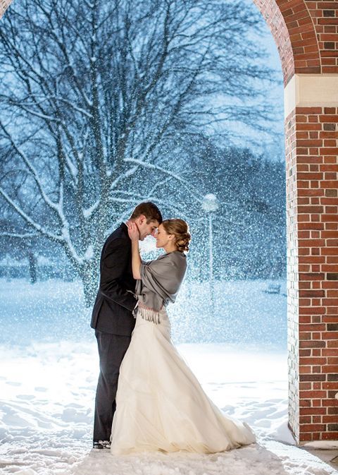 "Snowy Romance: A Collection of Heartwarming Snow Wedding Photos"にて紹介している画像