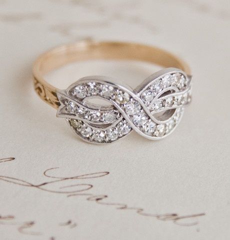 リボンモチーフの可愛いリングcollection22♡にて紹介している画像