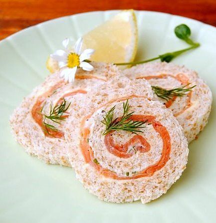Beautifully Colorful: Delightful Salmon Party Foods to Brighten Your Table!にて紹介している画像