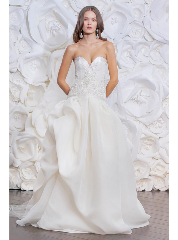 インポートドレスも充実♡ドレスショップ『アクアグラッツィエ』の取り扱いドレスまとめ＊にて紹介している画像