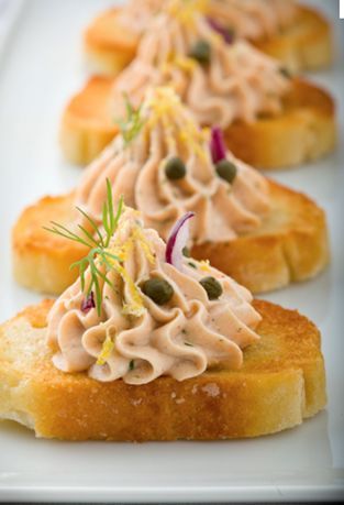 Beautifully Colorful: Delightful Salmon Party Foods to Brighten Your Table!にて紹介している画像