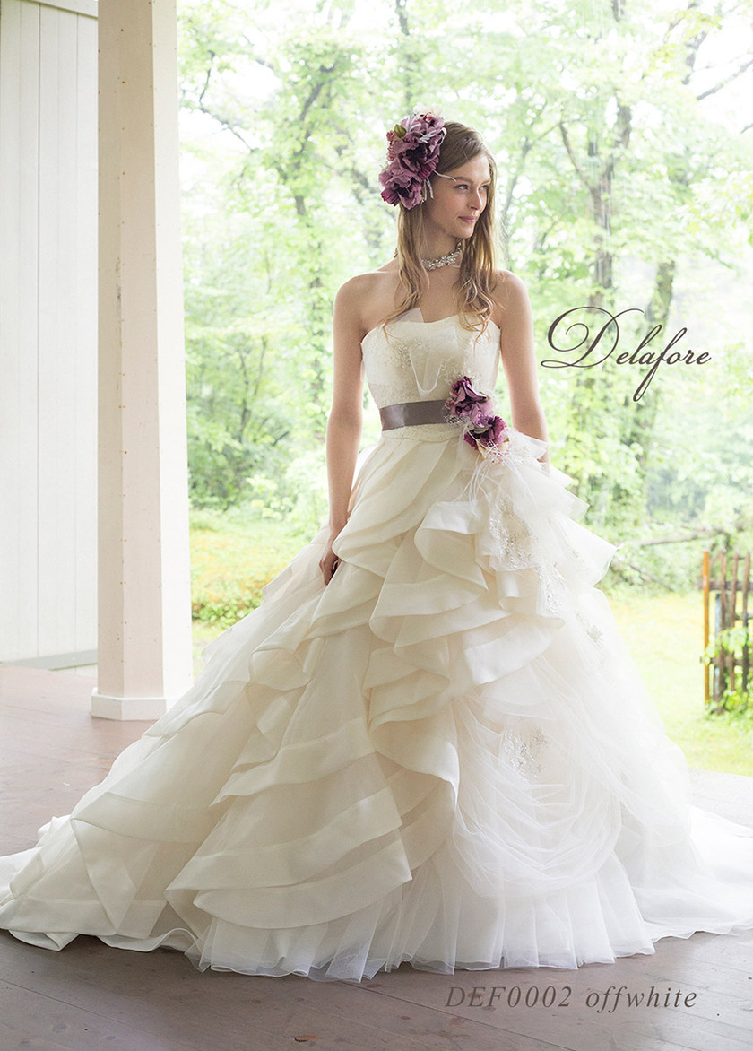 Spotlight on 'Delafore': The Newly Launched Wedding Dress Brand Known for Its Stunning Bridal Apron Designs!にて紹介している画像
