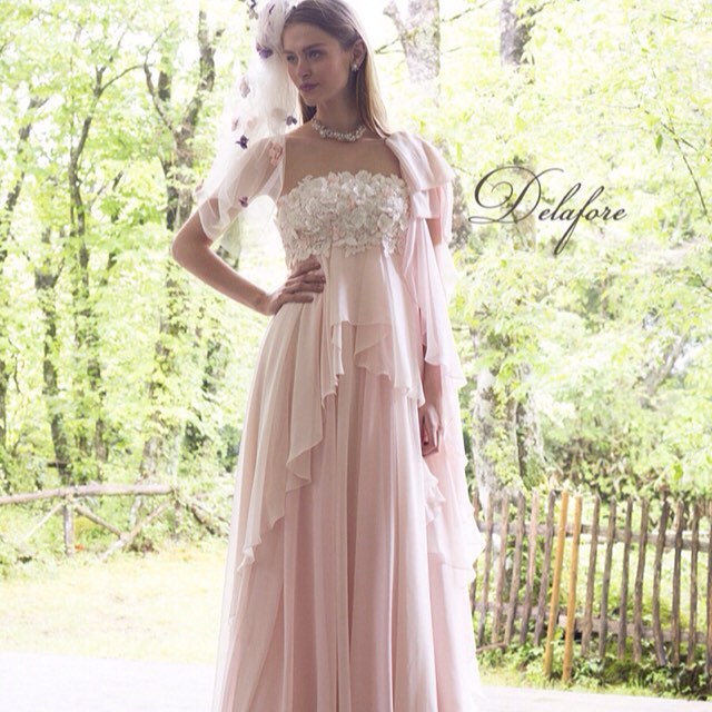 Spotlight on 'Delafore': The Newly Launched Wedding Dress Brand Known for Its Stunning Bridal Apron Designs!にて紹介している画像