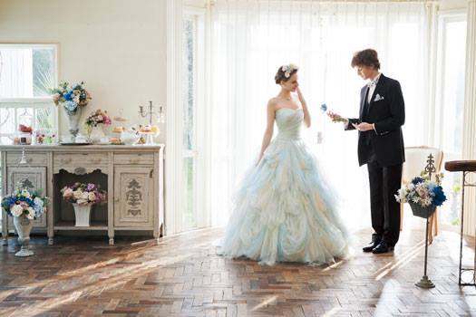 『エメ』のドレスにきゅんとする♡可愛すぎるカラードレス色別まとめ＊にて紹介している画像