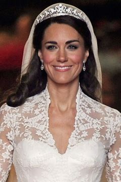 最高にお姫様気分♡プリンセスタイプのティアラをした可愛い花嫁ヘアCOLLECTIONにて紹介している画像