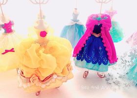 売り切れる前にディズニーストアに急げ！ベル、アナ、アリスとナイトメアビフォークリスマスの4種類のドレス型アクセサリースタンドが発売になりました♡