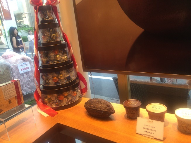 "Lovable Chocolate Around the World: Let's Make Swiss 'Lindor' a Charming Gift!"にて紹介している画像