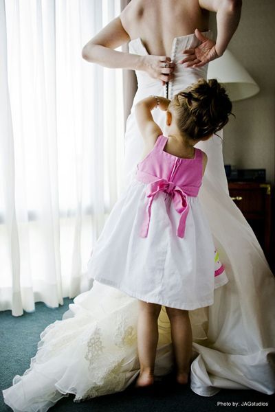 Capture Your Story: A Collection of Must-Take Photos in the Bridal Room for Stunning Wedding Photography♡にて紹介している画像