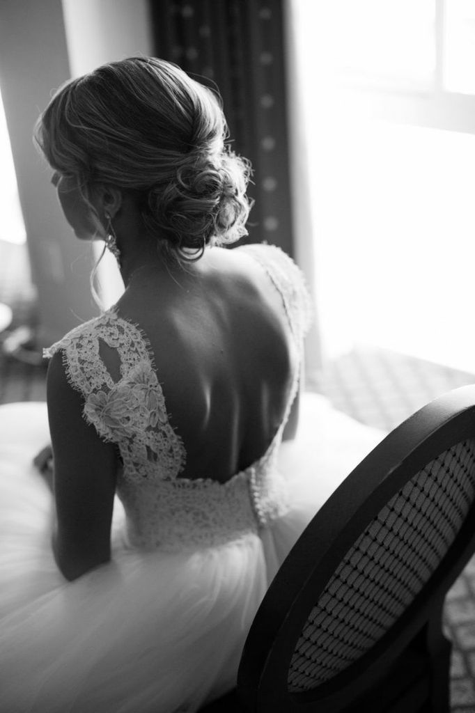 Capture Your Story: A Collection of Must-Take Photos in the Bridal Room for Stunning Wedding Photography♡にて紹介している画像