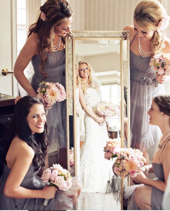 Capture Your Story: A Collection of Must-Take Photos in the Bridal Room for Stunning Wedding Photography♡にて紹介している画像