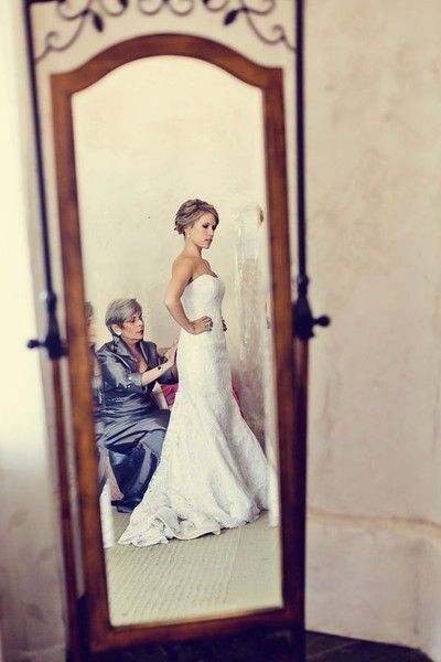 Capture Your Story: A Collection of Must-Take Photos in the Bridal Room for Stunning Wedding Photography♡にて紹介している画像