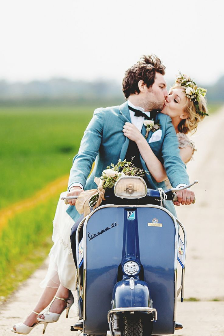 Feeling like a Roman Holiday? ♡ A Super CUTE VESPA Wedding Photo Collection♡にて紹介している画像