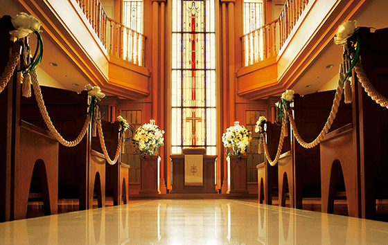 Recommended for Discerning Brides: 5 Elegant Wooden Chapels for a Mystical Wedding Ceremonyにて紹介している画像