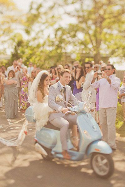 Feeling like a Roman Holiday? ♡ A Super CUTE VESPA Wedding Photo Collection♡にて紹介している画像