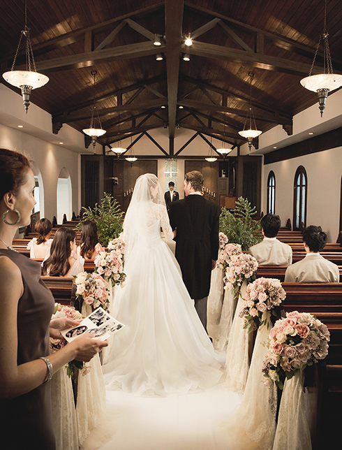 Recommended for Discerning Brides: 5 Elegant Wooden Chapels for a Mystical Wedding Ceremonyにて紹介している画像